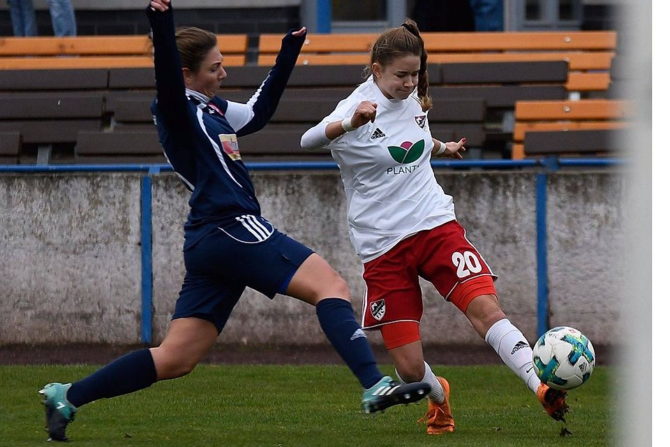 Emily Hähnel (rechts) verwirklicht aktuell ihren Traum vom College-Fußball. 