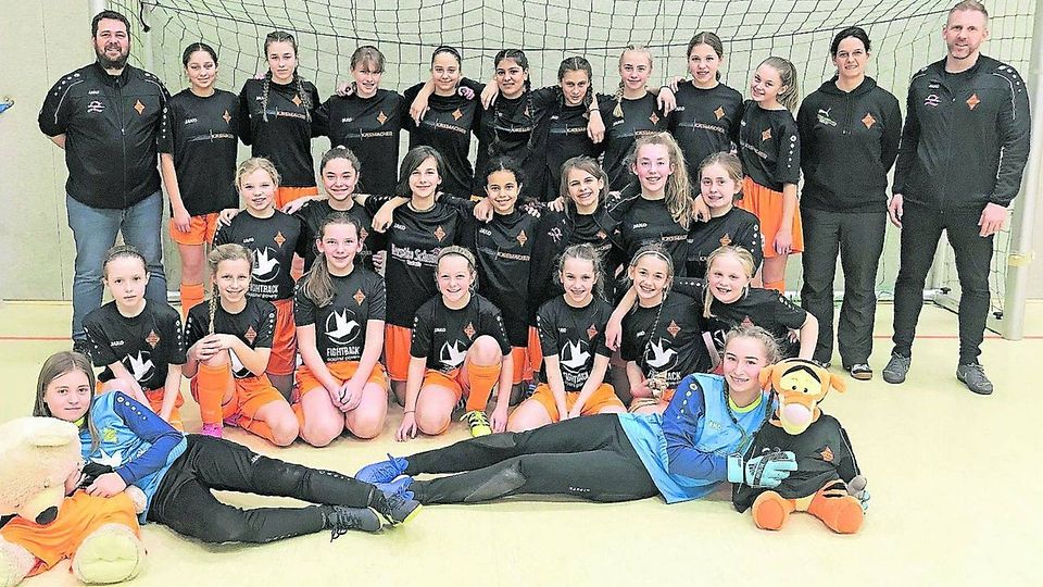 Die Mädchenfußballmannschaften (hier die C- und D-Mädels) sind im Raum Monschau/Simmerath ein Alleinstellungsmerkmal des FC Eifel. Bei den Turnieren der Juniorinnen am Sonntagnachmittag herrschte tolle Stimmung in der Halle.