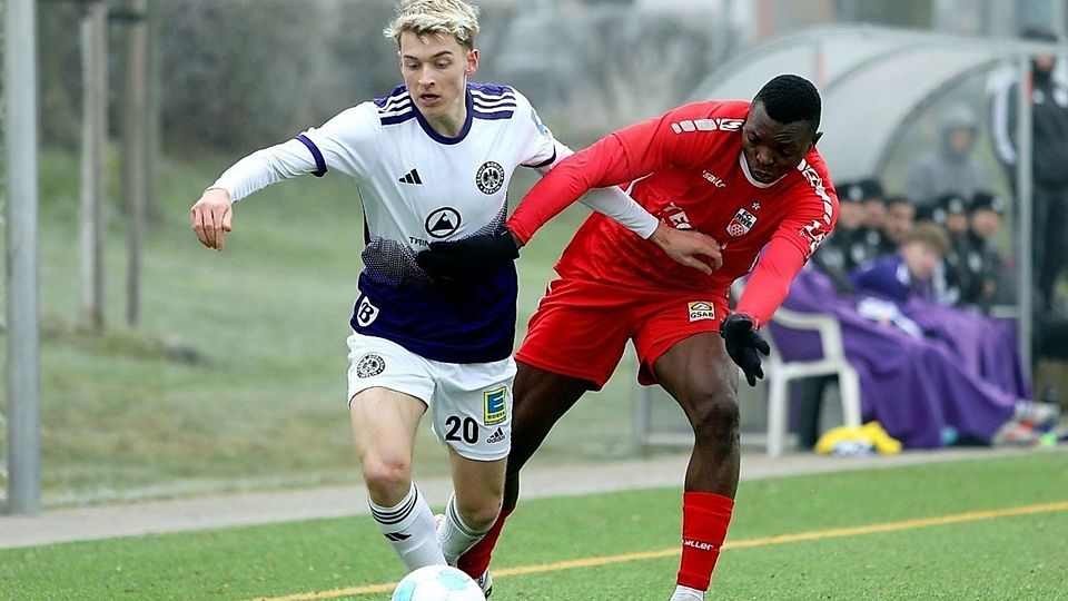 Tebe Neuzugang (li) im 4:3 Testspiel beim Regionalligisten  RW Erfurt