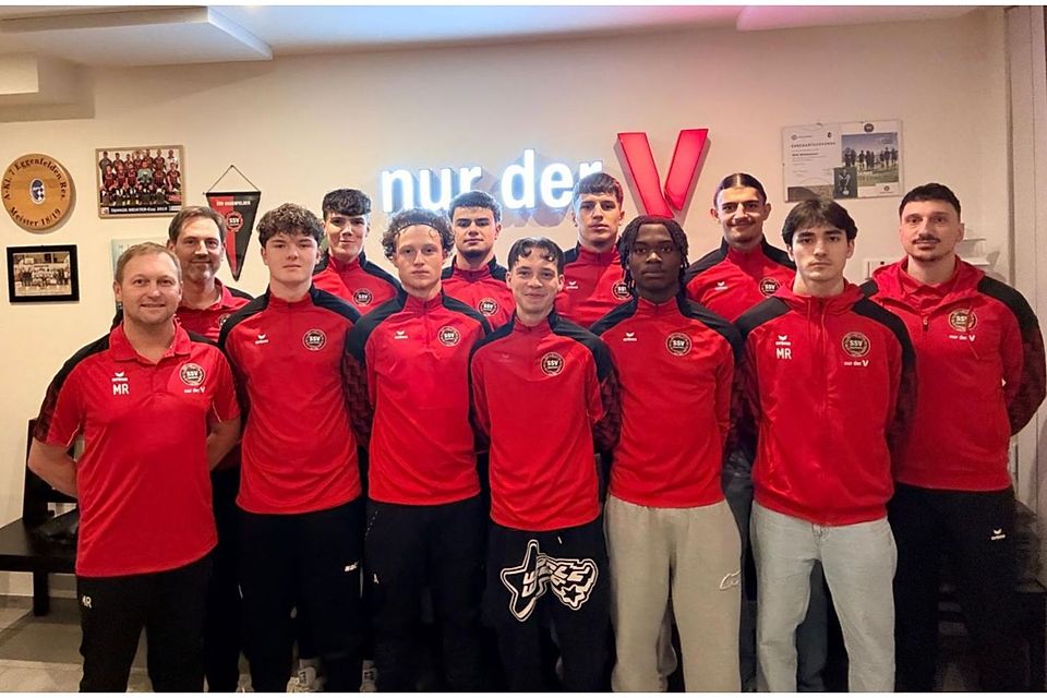 Von links nach rechts Mario Reichenberger, Alex Köberl, Fabian Krauß, Jonas Gruber, Louis Albrecht, Nico Obermaier, Tobias Mehrbrodt, Nikola Jurakic, Joffrait Francesco, Mohammad Almowahed, Özgür Sentürk, Valdrin Blakaj