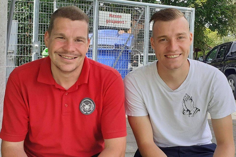 Die Liebe zum Fußball eint Dominik Widemann (r.) und seinen Bruder Sascha. Die beiden sind derzeit gemeinsam im Italien-Urlaub. Dort erfuhr Dominik Widemann, dass sein Vertrag nicht verlängert wird.