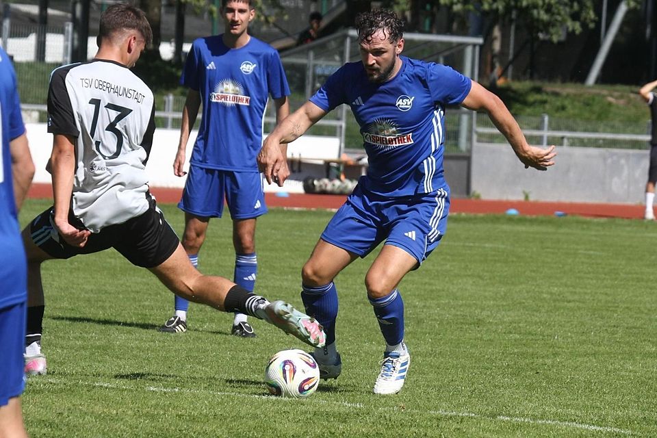 Sein 3:0 war gewissermaßen die Entscheidung – noch vor der Pause: Maximilian Bergner (rechts, hier im Zweikampf mit dem Ingolstädter Nail Dizdarevic).
