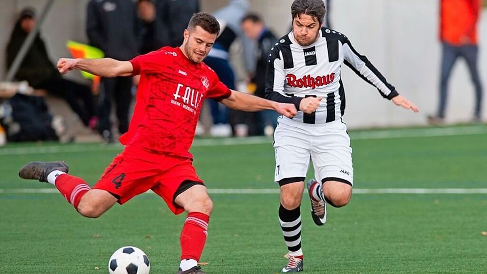 Zwei Torschützen: Dominik Löffler (l.) gegen Grafenhausens Felix Gatti.