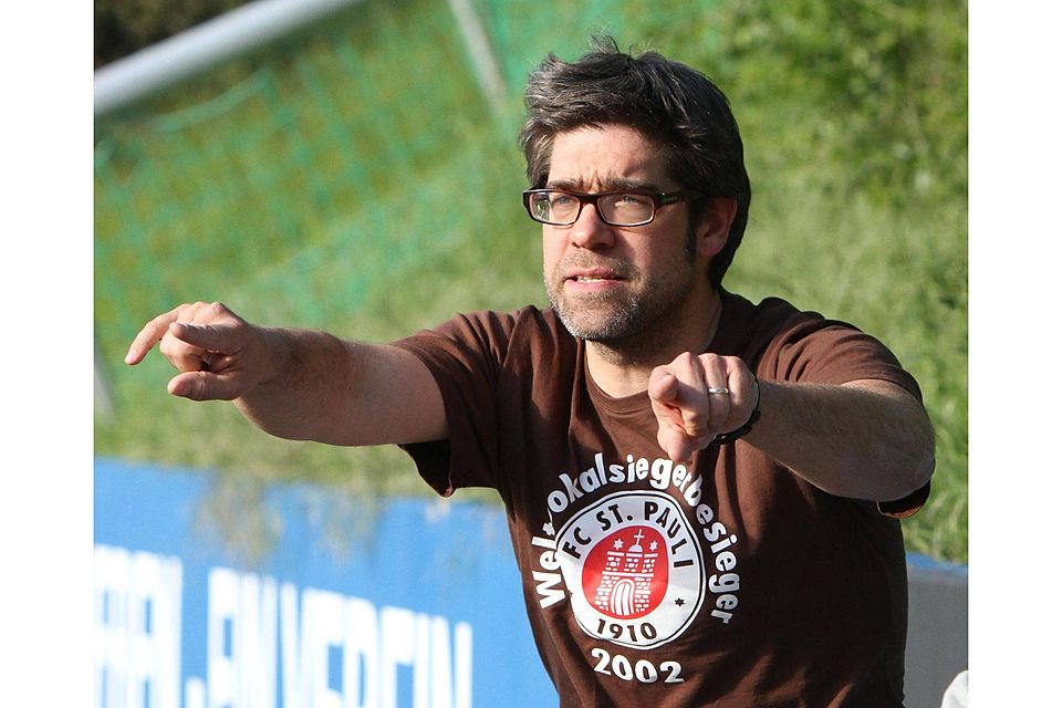 Bernd Oßwald immer mit großem Engagement an der Seitenlinie. Foto: Fischer