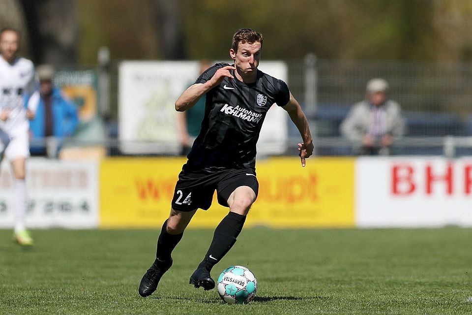 Der spielende Co-Trainer Sebastian Fries bekommt mit drei Neuzugängen Verstärkung auf den Platz.