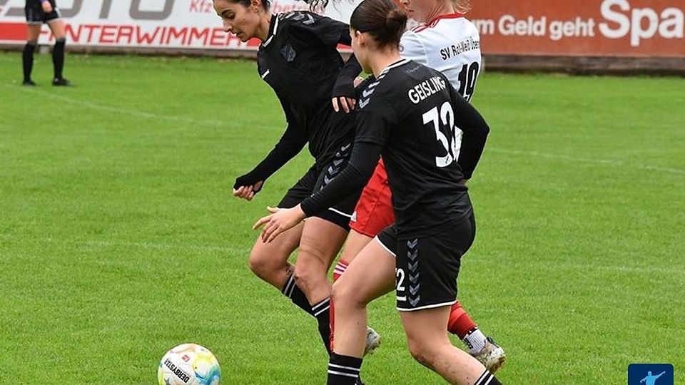 Die Frauen des FC Langengeisling (hier in schwarz) konnten sich am vergangenen Wochenende gegen Gilching-Argelsried durchsetzen.