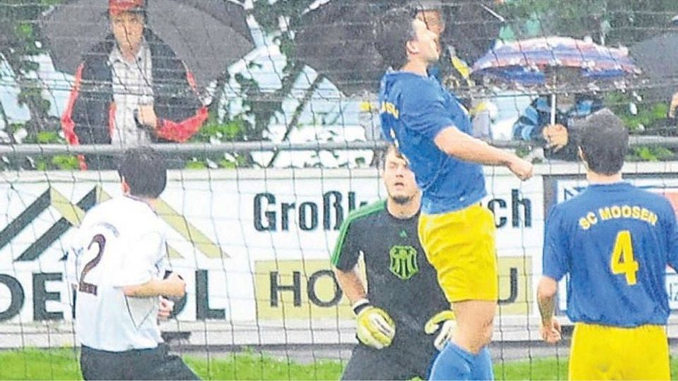 Bravourös eingeköpft: Zweimal traf Neuzugang Gerhard Zeidler für den TSV Grüntegernbach. Das 2:1 gegen den SC Moosen gelang ihm in der 20. Minute per Kopfball.