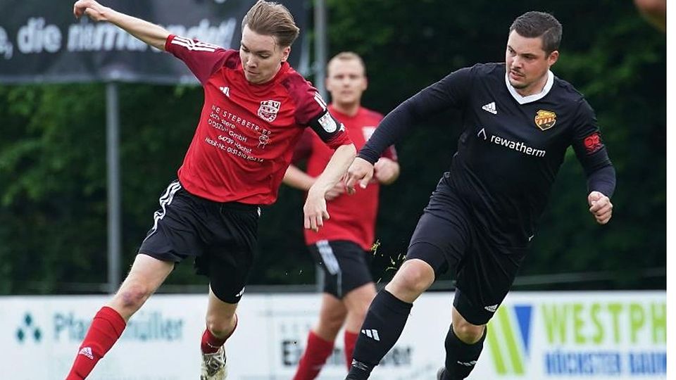 Der TSV Höchst II (mit Janis Albohr, hier gegen Andre Keil vom TV Hetzbach) steht derzeit auf Platz 13 in der A-Liga Odenwald. (Archivfoto) 	Foto: Herbert Krämer