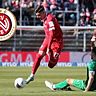 Ivan Franjic (am Ball) verlässt die Würzburger Kickers am Saisonende und schließt sich dem SV Wehen Wiesbaden an.