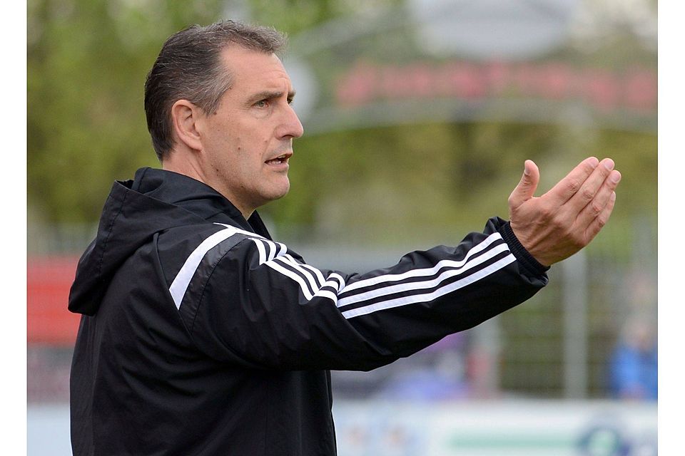 Bei der SpVgg Ansbach musste sich der TSV Neudrossenfeld von Trainer Detlef Hugel mit 1:3 geschlagen geben.  F: Meier