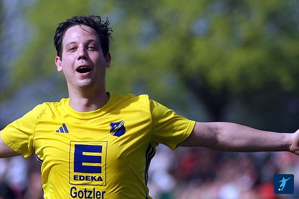 Adrián Grebáč hat den SV Hofkirchen mit einem Dreierpack in Schöllnach an die Tabellenspitze der Kreisklasse Deggendorf geschossen.