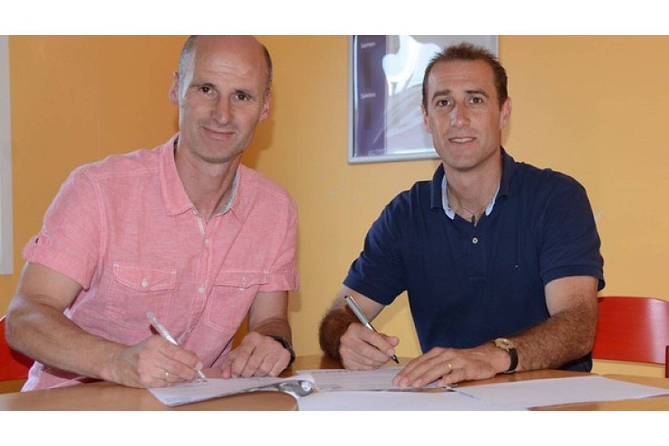 Unterzeichneten die Vereinbarung zwischen dem JFV und dem VfL: Winfried Budde (l.) und Joe Enochs.Foto: Mentrup