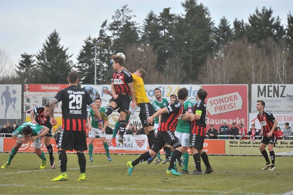 Stefan Köcks Spielertrainer-Pflichtspielpremiere für den SVS: am 04.03.2017 gegen Buchbach (0:0). Stefan Köcks Spielertrainer-Pflichtspielpremiere für den SVS: am 04.03.2017 gegen Buchbach (0:0).