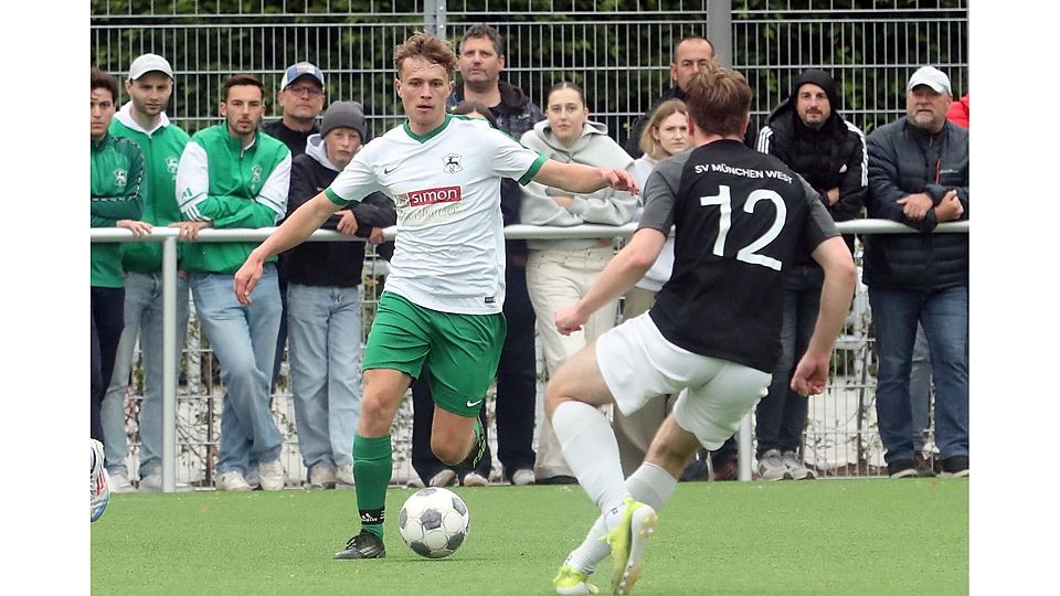 Mehr Zug zum Tor und mehr Abschlüsse: Max Merklinger (li.) und der Lenggrieser SC wollen offensiv gegenüber dem Hinspiel eine Schippe drauflegen.