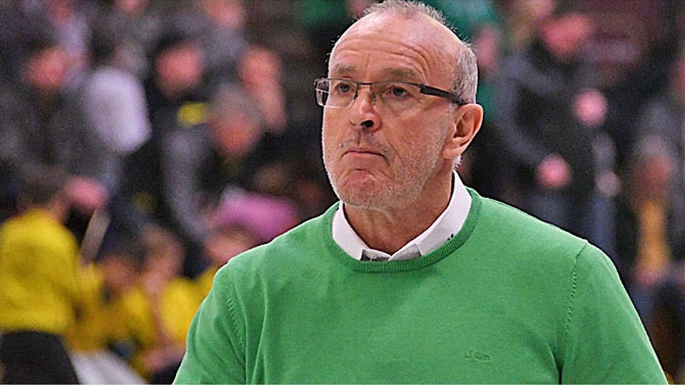 Wird vor dem Spiel gegen Türkgücü Königsbrunn offiziell verabschiedet: BSK-Coach Günter Bayer.  Archivfoto: Walter Brugger