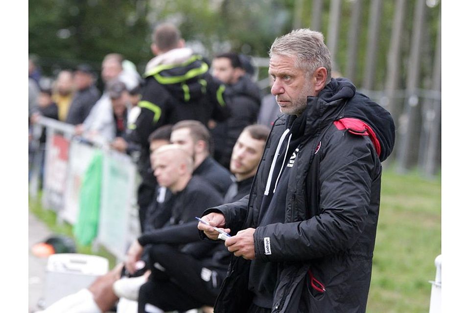Rainer Wissmann ist der vielleicht dienstälteste Trainer im Fußball-Kreis Alzey-Worms. Er betreut die SG Weinheim/Heimersheim.	Foto: Axel Schmitz/pakalski-press
