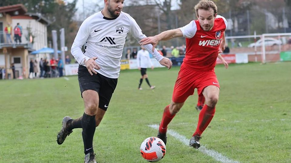 Özgün Uysal (links, hier in der Partie gegen Georgenhausen) brachte die TSG Steinbach beim 3:2-Erfolg in Ober-Roden mit 1:0 in Führung. (Archiv)	Foto: Herbert Krämer