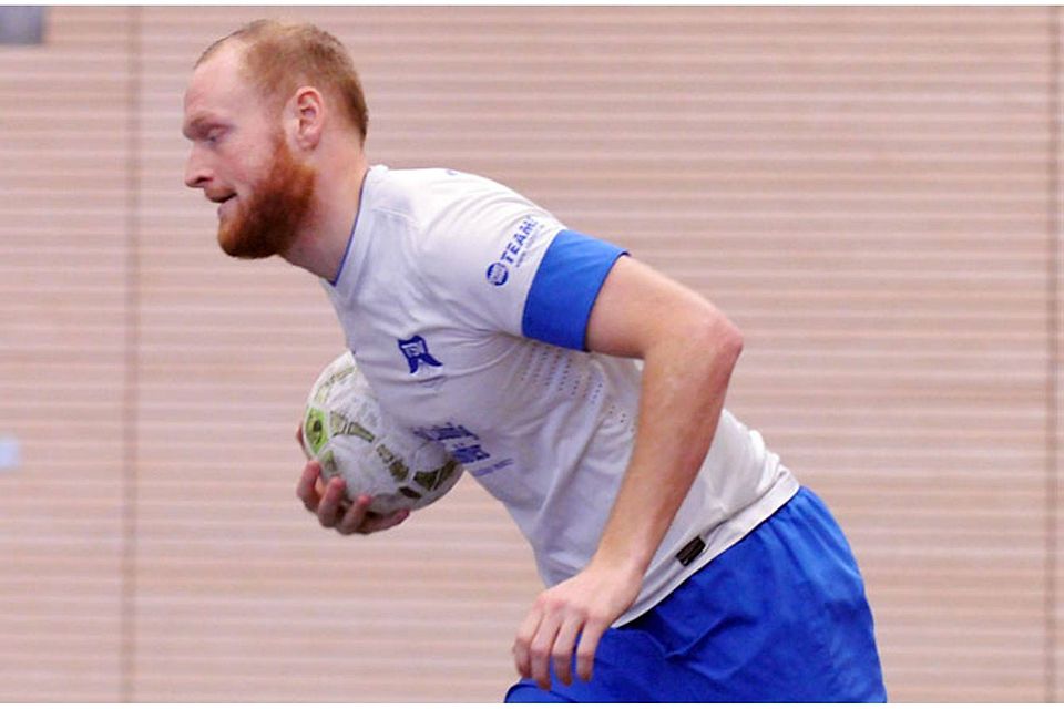 Auf eine neue Sportart muss sich der Bobinger Christopher Detke bei der Augsburger Futsal-Landkreismeisterschaft zwar nicht einstellen, aber auf einen neuen, alten Modus in der Qualifikation.   F.: Walter Brugger