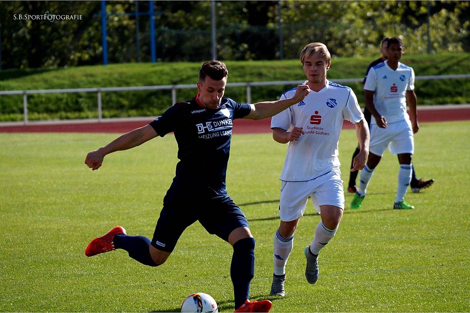 Mathias Rhode (links im Bild) wechselt zum Schönebecker SV   F: S.B.SportFotografie