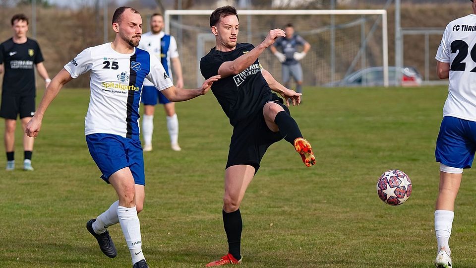 Der BSC Regensburg (in Schwarz) ist gut aus den Startlöchern gekommen. Kann er auf Kareths Höhen für eine Überraschung sorgen?
