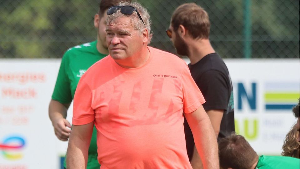 Zum Saisonstart eher nachdenklich: Der neue SG-Trainer Sebastian Ostenrieder kassierte mit seiner Mannschaft zum Auftakt eine Niederlage gegen Burggen/Bernbeuren.