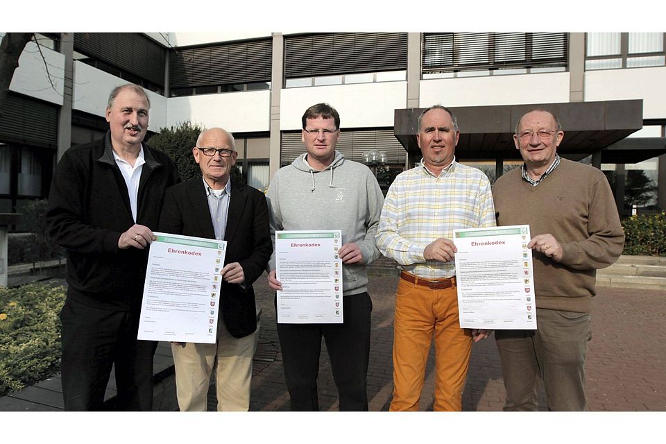 Der Ehrenkodex als Programm: die Initiatoren Helmut Brief (von links), Raphael Lamm, Achim Rodtheut, Mike Schleiden und Klaus Degenhardt.   Foto: Wolfgang Birkenstock