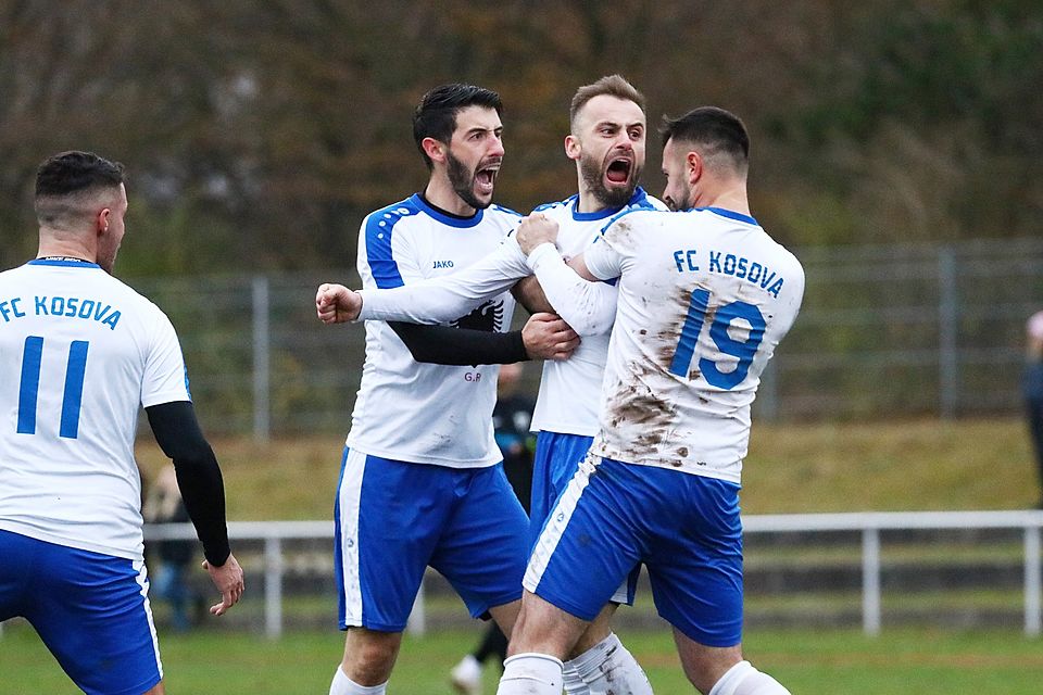 Solch einen Torjubel von Besmir Arifaj (Mitte) im Trikot des FC Kosova Regensburg wird es in Zukunft nicht mehr geben. 