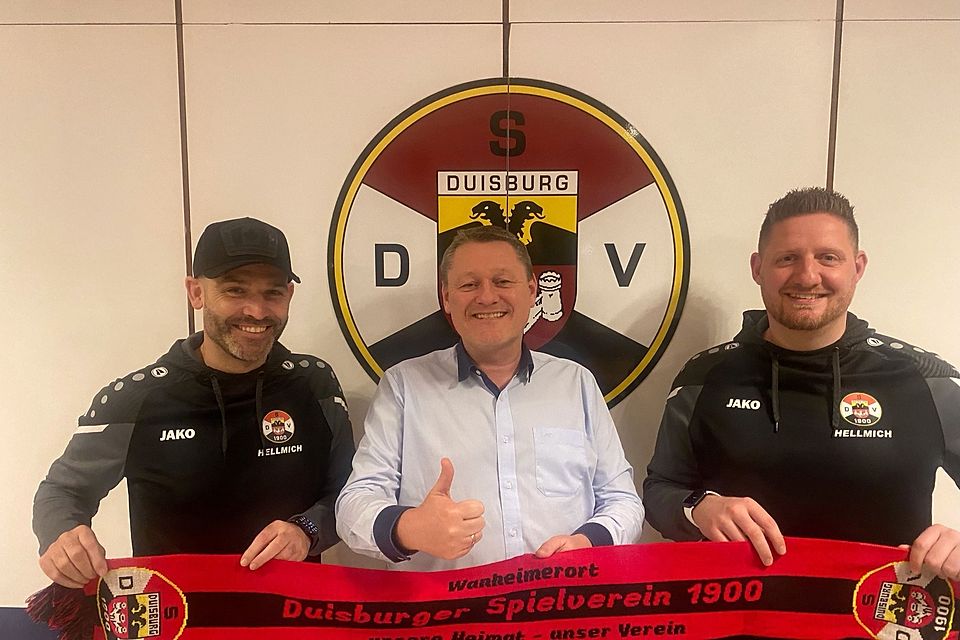 „DSV 1900 Boss“ Helmut Trautmann (Mitte) mit Daumenhoch für seine sportliche Leitung, Michele Mastrolonardo (links) und Philipp Seefeldt (rechts im Bild).