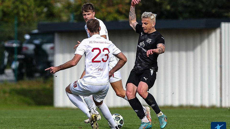 Mario Enzesberger (re.) lässt sowohl den SV Oberpolling als auch den SV Gottsdorf nicht im Stich 