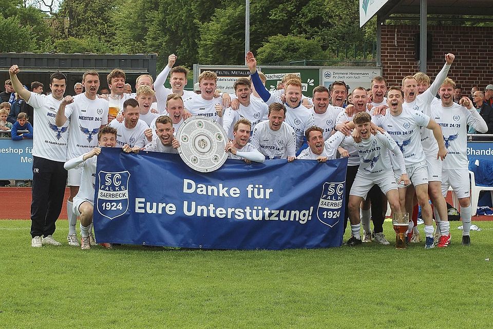 Der SC Falke Saerbeck aus dem Kreis Tecklenburg steigt in die Bezirksliga auf. Der SC Falke Saerbeck aus dem Kreis Tecklenburg steigt in die Bezirksliga auf.