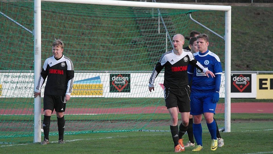 Ob die SG Eintracht und der VfR Kirn (schwarze Trikots) in der nächsten Saison noch gemeinsam auf dem Platz stehen? F: Schlitz