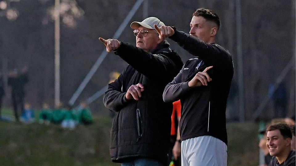 Wie der Vater, so der Sohn: Stefan Schwinghammer junior (rechts) nimmt sich ein Beispiel an seinem Vater Stefan Schwinghammer senior (links).