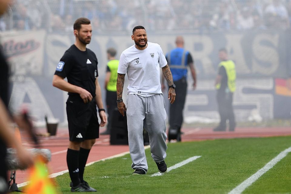 Der Nebel hat sich gelichtet: Jermaine Jones (weißes T-Shirt) wird nicht in Schweinfurt bleiben.