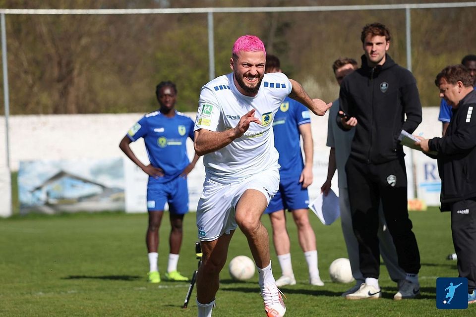 Beim Spielercasting kämpfte auch Baller-League-Kicker Steven Kodra um ein Engagement beim 1. FC Düren. Beim Spielercasting kämpfte auch Baller-League-Kicker Steven Kodra um ein Engagement beim 1. FC Düren.