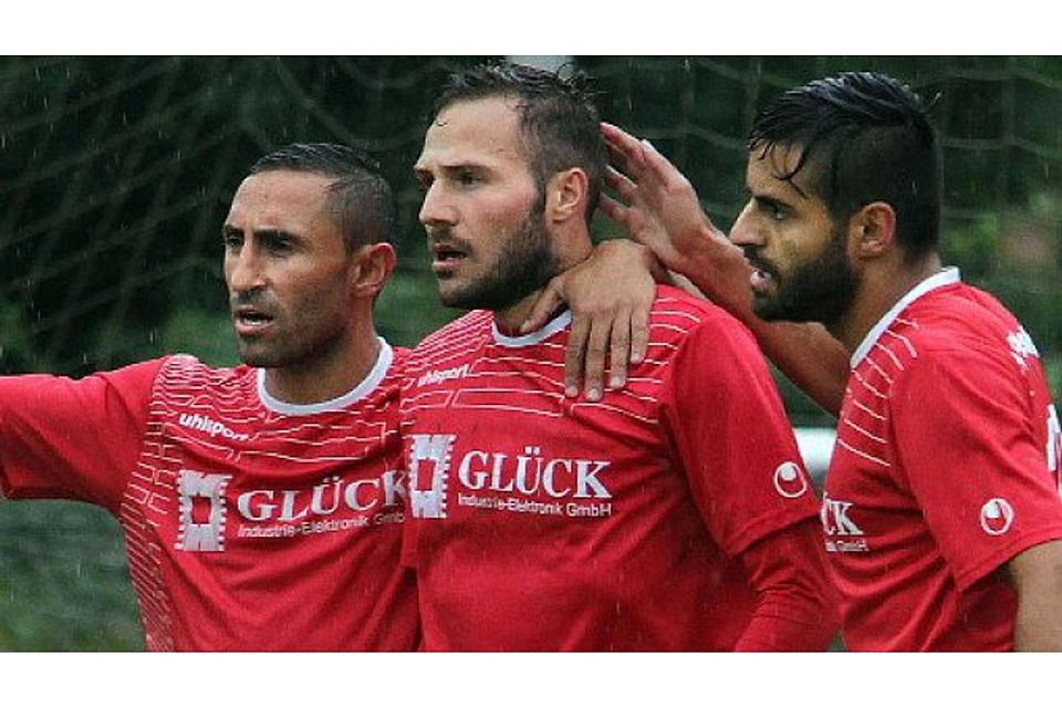 Die Gewinner des Spieltags: der TSV Plattenhardt  ist nun Tabellenführer (von links Paulo Bayrak, Denis Kroer und Alperen Albayrak). Yavuz Dural
