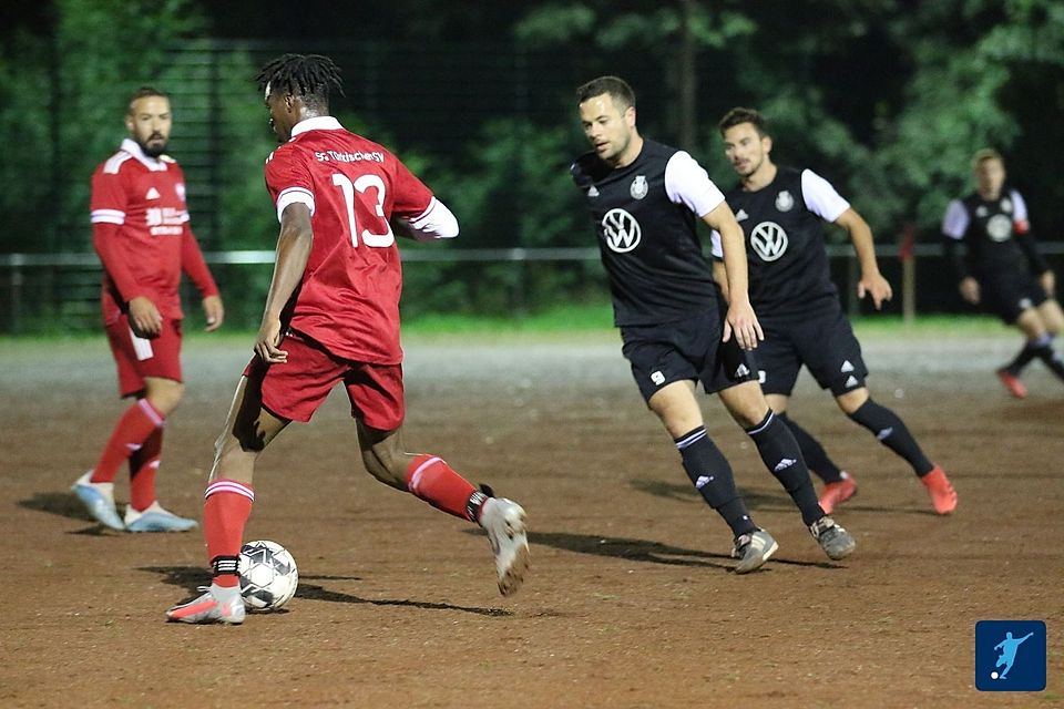 Der TSV Düren (rote Trikots) zeigte in Mechernich eine spielerisch gute Leistung