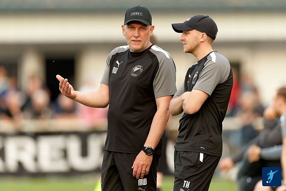 Maik Wolf (links) und Tim Hermes, Trainerteam des Bezirksliga-Aufsteigers (Archivfoto), waren sich nach dem Spielabbruch gegen die SG Mudersbach/Brachbach keiner Schuld bewusst.