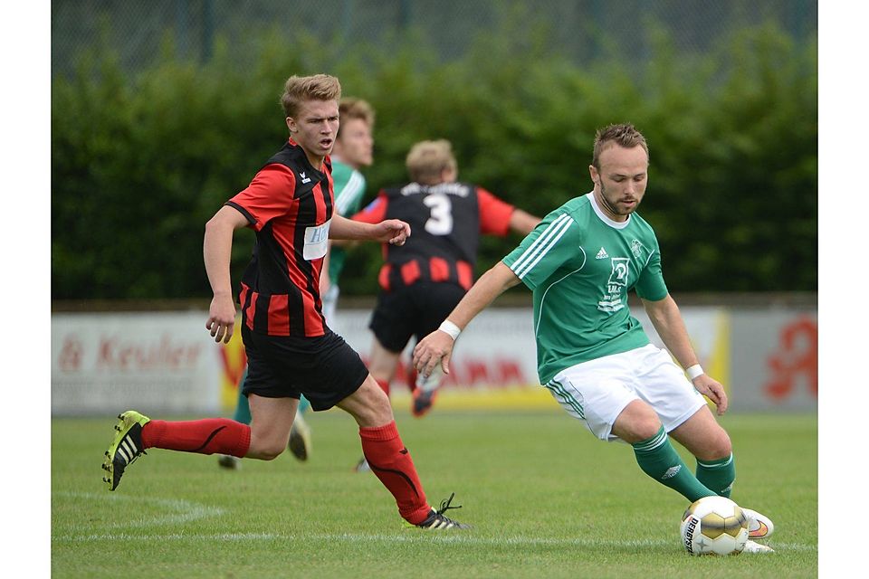 Gewannen das erste Topspiel der neuen Saison: Josef Arning (in grün) und der FC Leschede. F: Doris Leißing