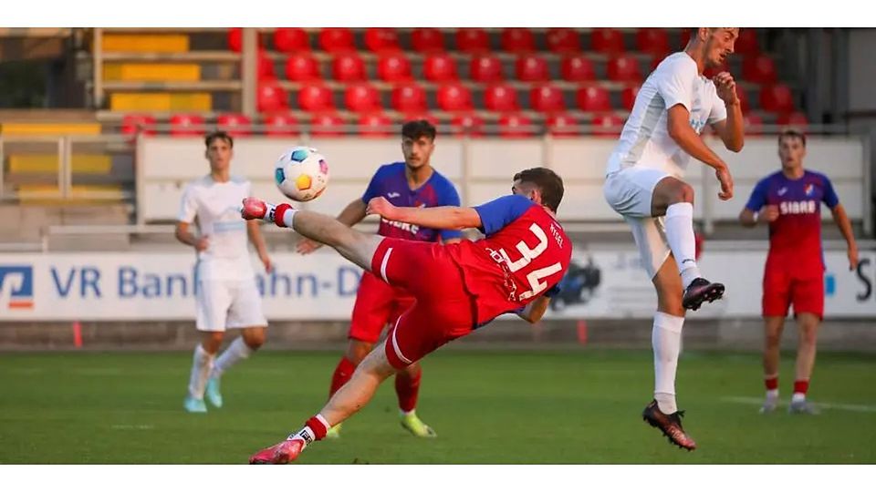 Kann es auch spektakulär, stand gegen Biebrich beim 1:0 aber einfach nur richtig: Steinbachs Oguzhan Aysel. (Archivfoto) © Björn Franz