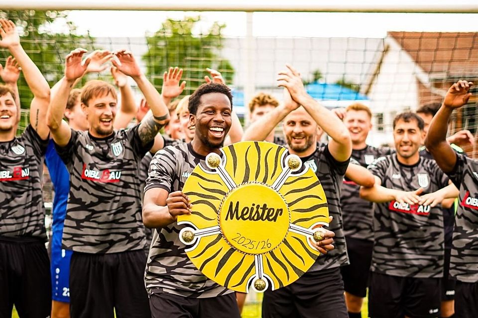 Die Meisterschale im passenden Zebra-Muster steht euch gut! Die Meisterschale im passenden Zebra-Muster steht euch gut!