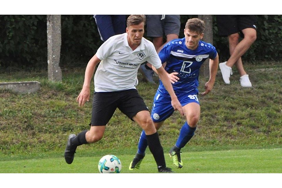 Tobias Gutscher (links) erzielte das 1:0-Führungstor für den FC Neustadt in Radolfzell.  | Foto: Bernd Seger