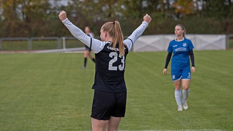 Genügend Gründe zum Arme-hoch-reißen: Die Fußballfrauen des FCMS um Torjägerin Eva Schmitt (li.) bejubelten auch gegen den FC Langengeisling Tore und einen Dreier.