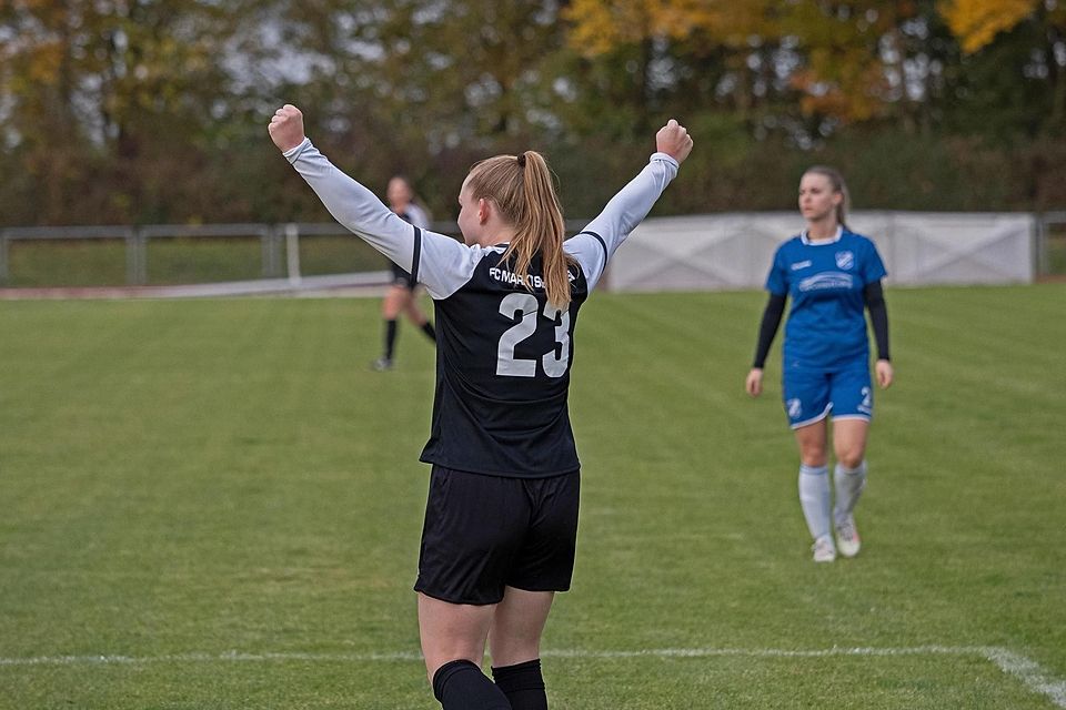 Genügend Gründe zum Arme-hoch-reißen: Die Fußballfrauen des FCMS um Torjägerin Eva Schmitt (li.) bejubelten auch gegen den FC Langengeisling Tore und einen Dreier.