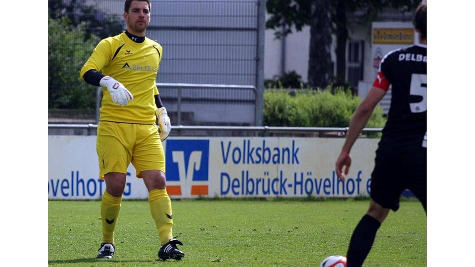 Vom Punkt nicht zu bezwingen: Delbrücks Torwart Daniel Mehlich hielt gegen den SV Spexard einen Elfmeter. F: Kunka