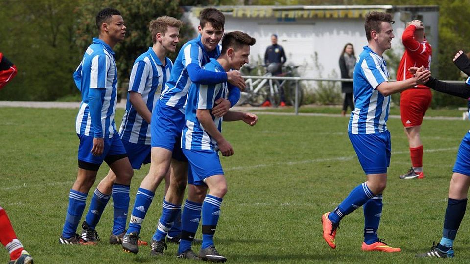 Beim TSV Münchingen III freut man sich über den Punktgewinn gegen Enosis Leonberg. Foto: Scholz