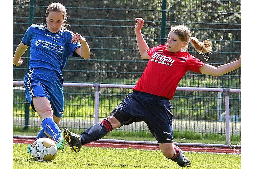 Annika Peters (li.) und der VfL unterlagen Ratekau um Anna-Lena Papenfuß mit 2:5. un