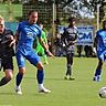 Gabriel Michalek (links in blau) verstärkt kurz vor Saisonbeginn noch die Defensive des VfV Hildesheim.