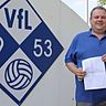 Seit 20 Jahren Geschäftsführer des Klubs: Wolfram Wüllner hat seine „Elf des Jahrtausends“ beim VfL Klosterbauerschaft auf einem Zettel festgehalten. 