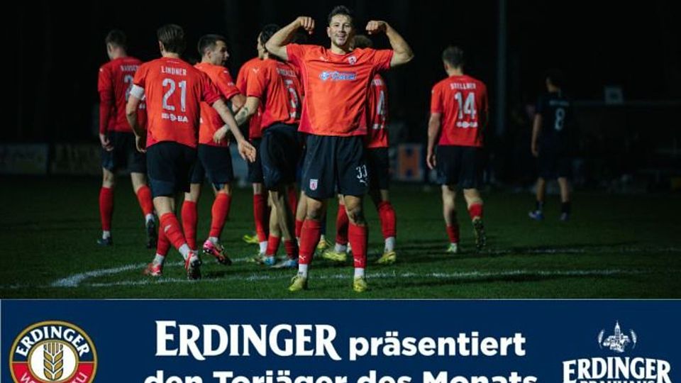 Wasserburg-Torjäger Robin Ungerath jubelt wie VfB-Stürmer Deniz Undav.