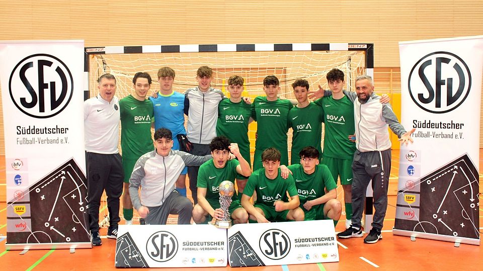 Die B-Junioren der SVK Beiertheim bejubeln den Gewinn der Süddeutschen Meisterschaft.
